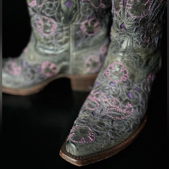 EUC VTG Gray Purple Pink Embroidered Inlay Cutout Western Cowboy Short Midi Boot - Picture 3 of 15